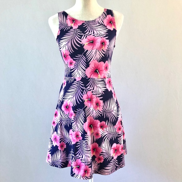 PINK Victoria's Secret Dresses & Skirts - PINK VICTORIA’S SECRET Tripical Cutout Back Dress